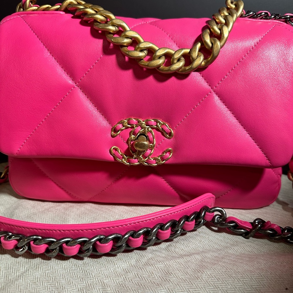 Chanel 19 pink 22p flap